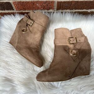 Shoe Dazzle Tan Faux Brown Side Buckle Wedge Heeled Booties